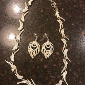 Kendra Scott Cleo necklace and matching earrings